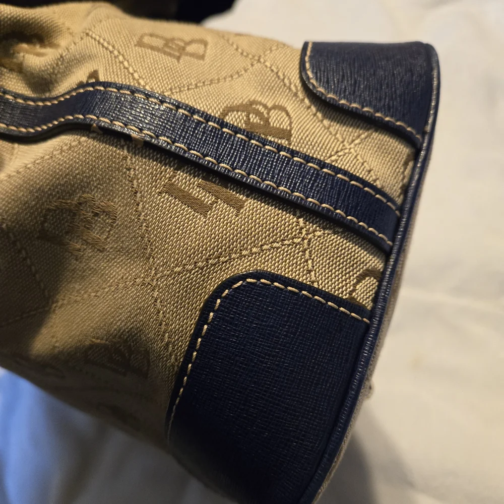 Dooney & Bourke Tan and Navy Tote Set